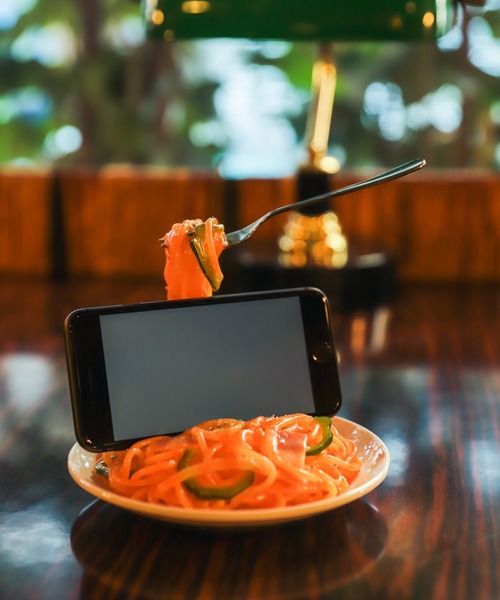 niko and...（ニコアンド）の「[Fabulous JP.]ナポリタン携帯スタンド（スマホグッズ・レディース・その他・0）」の2枚目の写真