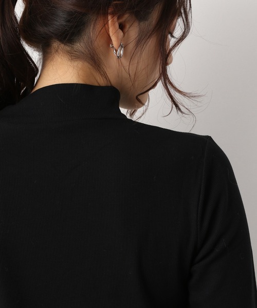 GLOBAL WORK(グローバルワーク)の「BEAUTEEスタンドプルオーバー長袖/894900(Tシャツ/カットソー・レディース・ブラック/オフホワイト/キャメル・MEDIUM/LARGE)」の12枚目の写真