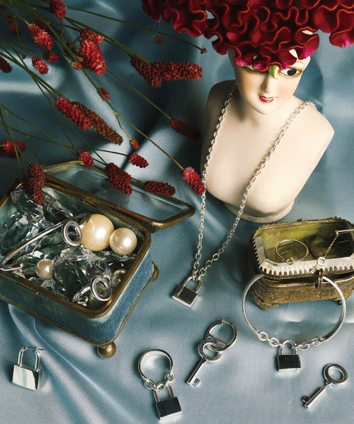 e.m.（イーエム）の「NO.7キーピアス（ピアス（片耳用））」 - WEAR