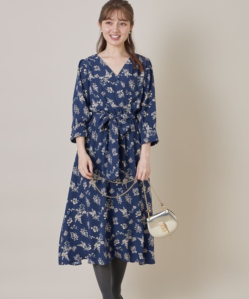 tocco closet(トッコ クローゼット)の「【ZOZO限定】ウエストりぼん付きフラワープリントカシュクールワンピース(ワンピース・レディース・アイボリー/ネイビー・M)」の10枚目の写真