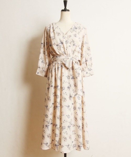 tocco closet(トッコ クローゼット)の「【ZOZO限定】ウエストりぼん付きフラワープリントカシュクールワンピース(ワンピース・レディース・アイボリー/ネイビー・M)」の12枚目の写真