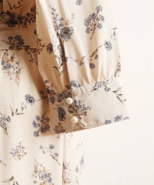 tocco closet(トッコ クローゼット)の「【ZOZO限定】ウエストりぼん付きフラワープリントカシュクールワンピース(ワンピース・レディース・アイボリー/ネイビー・M)」の22枚目の写真