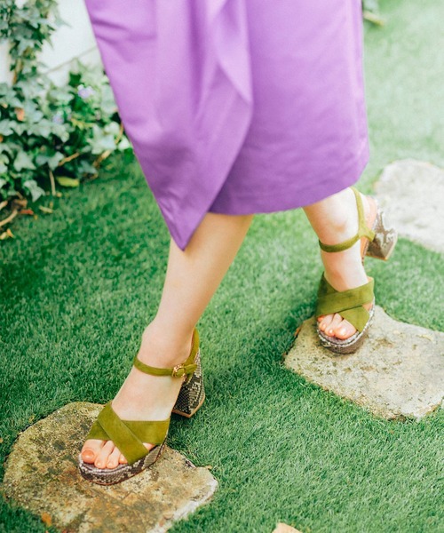 チャンキーヒールがモードな印象の厚底クロスサンダル あしながおじさん サンダル あしながおじさん アシナガオジサン のファッション通販 Zozotown