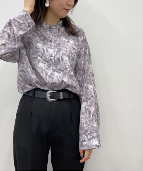 apres jour mignon(アプレジュールミニョン)の「マーブル柄バンドカラーシャツ【ZOZOTOWN限定アイテム】(シャツ/ブラウス・レディース・ベージュ/ダークパープル/ブルー系その他・X-LARGE/フリー)」の3枚目の写真