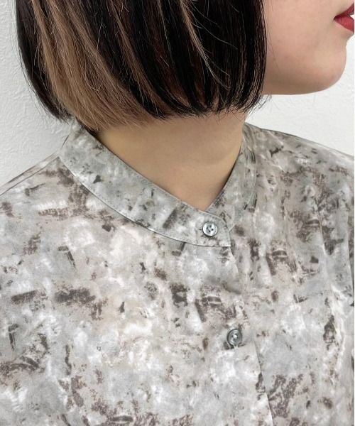 apres jour mignon(アプレジュールミニョン)の「マーブル柄バンドカラーシャツ【ZOZOTOWN限定アイテム】(シャツ/ブラウス・レディース・ベージュ/ダークパープル/ブルー系その他・X-LARGE/フリー)」の16枚目の写真