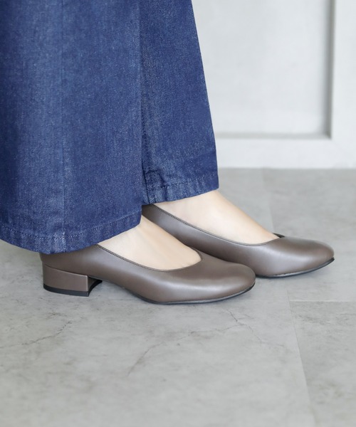 chocolates(チョコラテス)の「晴雨兼用 スクエア Vカットパンプス レイン【日本製】(パンプス・レディース・パイソン/ブラウン/ホワイト/ブラック/ダークブラウン/ベージュ系その他/ベージュ・23cm/22.5cm/24.5cm/25cm/24cm/23.5cm/22cm)」の4枚目の写真