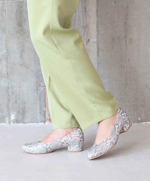 chocolates(チョコラテス)の「晴雨兼用 スクエア Vカットパンプス レイン【日本製】(パンプス・レディース・パイソン/ブラウン/ホワイト/ブラック/ダークブラウン/ベージュ系その他/ベージュ・23cm/22.5cm/24.5cm/25cm/24cm/23.5cm/22cm)」の8枚目の写真