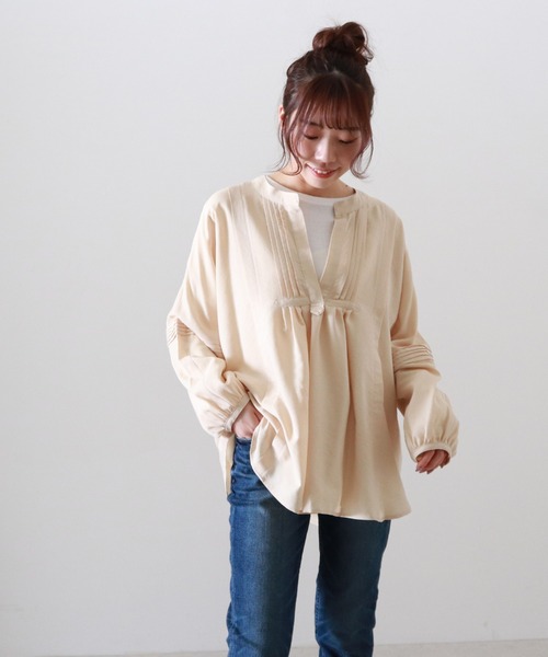 Cheek(チーク)の「ピンタックデザインブラウス(シャツ/ブラウス・レディース・オフホワイト/グリーン系その他/ベージュ・FREE)」の2枚目の写真