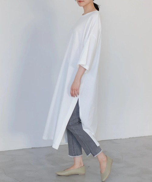 AMERICAN HOLIC(アメリカンホリック)の「サイドスリット7分袖カットワンピース(ワンピース・レディース・オフホワイト/ブルー/グレイッシュベージュ/チャコールグレー/ライトベージュ・MEDIUM/LARGE)」の2枚目の写真