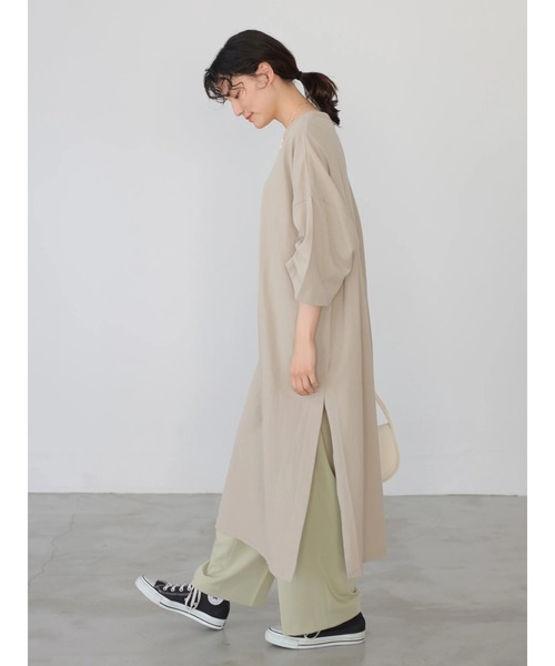 AMERICAN HOLIC(アメリカンホリック)の「サイドスリット7分袖カットワンピース(ワンピース・レディース・オフホワイト/ブルー/グレイッシュベージュ/チャコールグレー/ライトベージュ・MEDIUM/LARGE)」の11枚目の写真