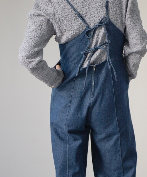 Kastane（カスタネ）の「BACKリボンデニムキャミサロペット（サロペット/オーバーオール・レディース・インディゴブルー・FREE）」の2枚目の写真
