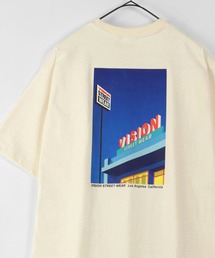 VISION STREET WEAR（ヴィジョンストリートウェア）の「【VISION STREET  WEAR/ヴィジョンストリートウェア】レトロショップ スケーター プリントTシャツ/ ビッグシルエット（Tシャツ/カットソー・メンズ）」