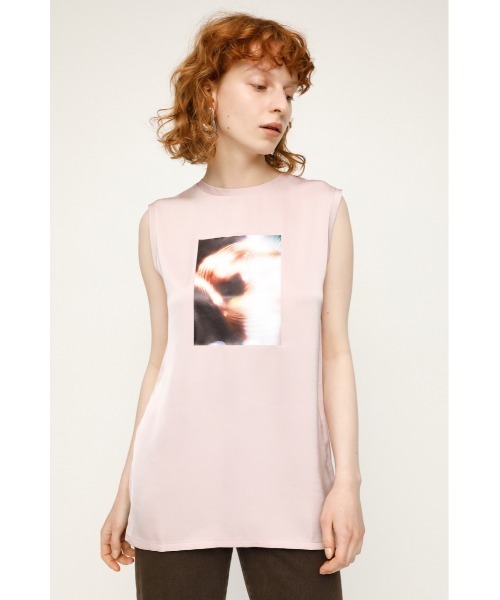 SLY(スライ)の「TOKI X SLY PHOTO SATIN TOPS フォトサテン トップス(Tシャツ/カットソー・レディース・ブラック/マルチ/ピンク・FREE)」の1枚目の写真