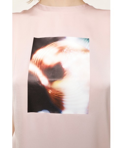 SLY(スライ)の「TOKI X SLY PHOTO SATIN TOPS フォトサテン トップス(Tシャツ/カットソー・レディース・ブラック/マルチ/ピンク・FREE)」の18枚目の写真