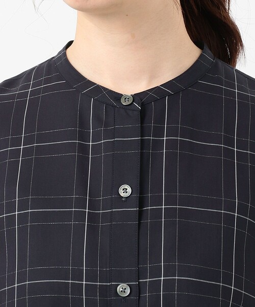 J.PRESS（ジェイプレス）の「【洗える】キュプラストライプ＆チェック バンドカラー ブラウス（シャツ/ブラウス・レディース・ホワイト系3/ネイビー系1/ネイビー系3・11/9）」の9枚目の写真