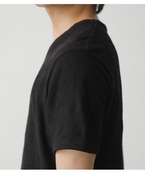 AZUL by moussy（アズールバイマウジー）の「SHADOW CAMO V/N TEE/シャドウカモVネックTシャツ（Tシャツ/カットソー・メンズ・ホワイト/ブラック/ライトピンク・MEDIUM/X-SMALL/SMALL/X-LARGE/LARGE）」の6枚目の写真