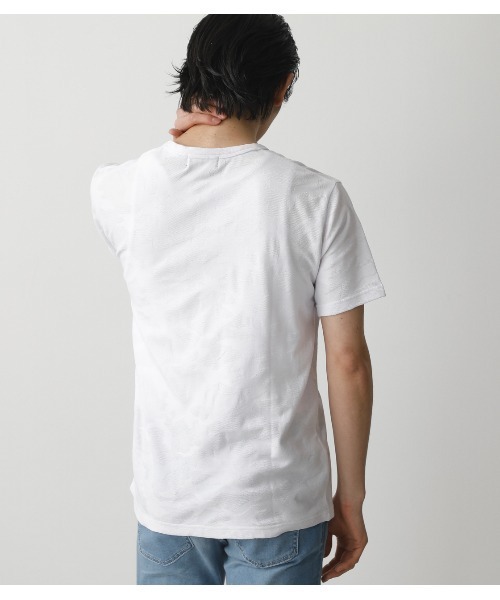 AZUL by moussy（アズールバイマウジー）の「SHADOW CAMO V/N TEE/シャドウカモVネックTシャツ（Tシャツ/カットソー・メンズ・ホワイト/ブラック/ライトピンク・MEDIUM/X-SMALL/SMALL/X-LARGE/LARGE）」の20枚目の写真