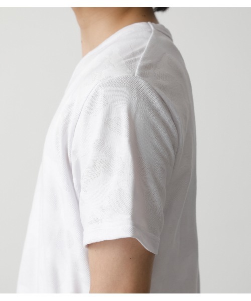 AZUL by moussy（アズールバイマウジー）の「SHADOW CAMO V/N TEE/シャドウカモVネックTシャツ（Tシャツ/カットソー・メンズ・ホワイト/ブラック/ライトピンク・MEDIUM/X-SMALL/SMALL/X-LARGE/LARGE）」の12枚目の写真