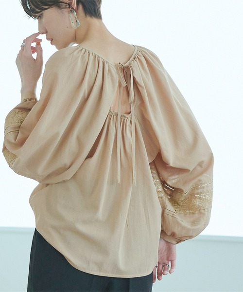 titivate(ティティベイト)の「バックリボンボリューム袖ブラウス(シャツ/ブラウス・レディース・ベージュ/ブラック/イエロー/オフホワイト・S/M)」の4枚目の写真