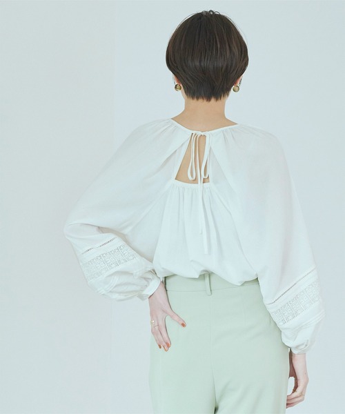 titivate(ティティベイト)の「バックリボンボリューム袖ブラウス(シャツ/ブラウス・レディース・ベージュ/ブラック/イエロー/オフホワイト・S/M)」の2枚目の写真