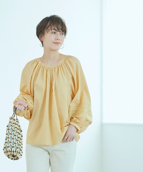 titivate(ティティベイト)の「バックリボンボリューム袖ブラウス(シャツ/ブラウス・レディース・ベージュ/ブラック/イエロー/オフホワイト・S/M)」の1枚目の写真