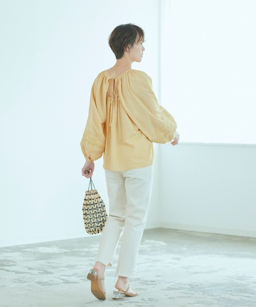 titivate(ティティベイト)の「バックリボンボリューム袖ブラウス(シャツ/ブラウス・レディース・ベージュ/ブラック/イエロー/オフホワイト・S/M)」の16枚目の写真