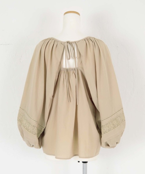 titivate(ティティベイト)の「バックリボンボリューム袖ブラウス(シャツ/ブラウス・レディース・ベージュ/ブラック/イエロー/オフホワイト・S/M)」の19枚目の写真