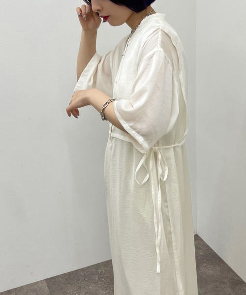 apres jour mignon（アプレジュールミニョン）の「バンドカラーカフタンワンピース【ZOZOTOWN限定アイテム】（ワンピース・レディース・アイボリー/オフホワイト/ブラック・X-LARGE/フリー）」の5枚目の写真