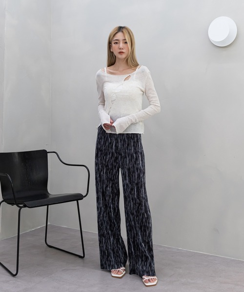 UNE MANSION（ユヌマンション）の「斜めホールスリム長袖Tシャツ（Tシャツ/カットソー・レディース・ブラック/アイボリー/チャコール・FREE）」の13枚目の写真