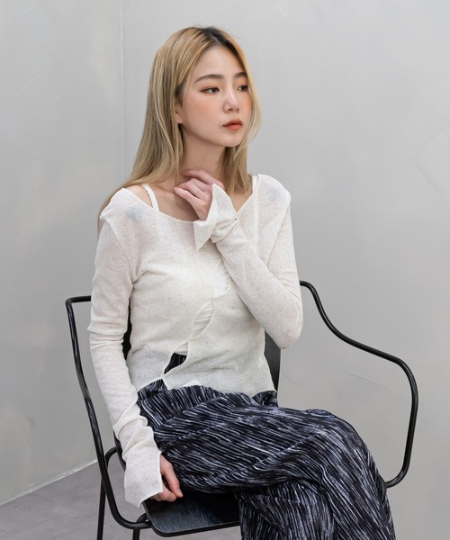 UNE MANSION（ユヌマンション）の「斜めホールスリム長袖Tシャツ（Tシャツ/カットソー・レディース・ブラック/アイボリー/チャコール・FREE）」の9枚目の写真