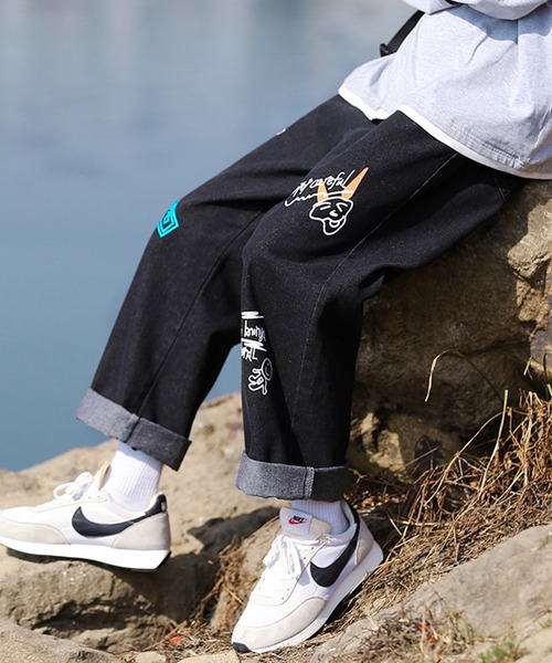 HOOK(フック)の「【HOOK】【新作】 落書きプリント入りデニムワイドパンツ(デニムパンツ・メンズ・ブラック/ブルー・28/29/30/31/32/33/34/36)」の4枚目の写真