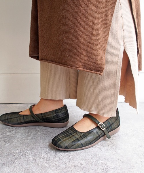 あしながおじさん（アシナガオジサン）の「ストラップシューズ　-2410093（パンプス・レディース・ブラック/レッド/グリーン/ブラック系その他/シルバー/プラチナム・22.5cm/23.5cm/24.5cm/23.0cm/24.0cm）」の4枚目の写真