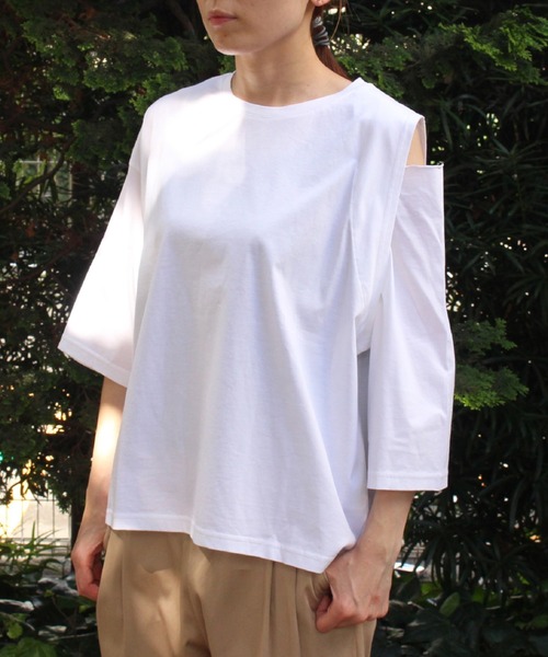 DROIT BELLO（ドロイトベロ）の「DROIT BELLO（ドロイトベロ）ショルダー開きアシメTシャツ（Tシャツ/カットソー・レディース・ホワイト/サックスブルー/イエロー・FREE）」の2枚目の写真