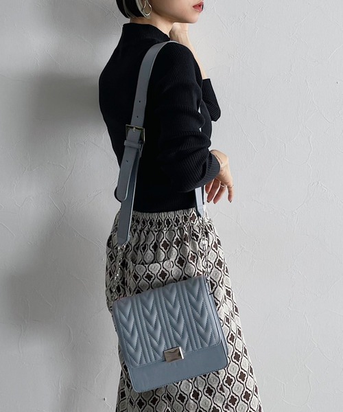 PAGEBOY(ページボーイ)の「キルトステッチショルダー(ショルダーバッグ・レディース・ブラック/ブルー系その他・FREE)」の2枚目の写真