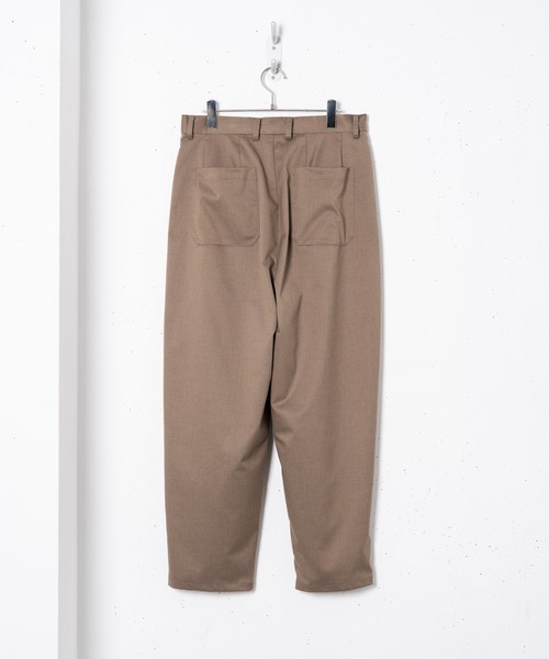 Alcindor Materials(アルシンダーマテリアルズ)の「two tuck slacks/2タックスラックス(その他パンツ・メンズ・ベージュ/ブラウン・MEDIUM/LARGE)」の14枚目の写真