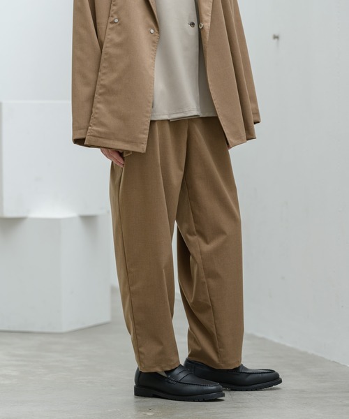 Alcindor Materials(アルシンダーマテリアルズ)の「two tuck slacks/2タックスラックス(その他パンツ・メンズ・ベージュ/ブラウン・MEDIUM/LARGE)」の7枚目の写真