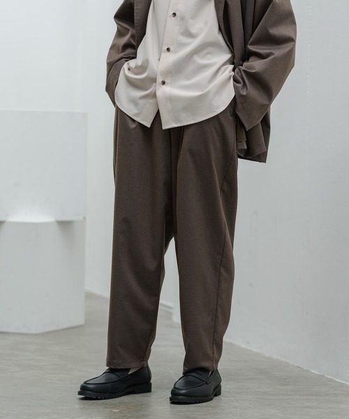 Alcindor Materials(アルシンダーマテリアルズ)の「two tuck slacks/2タックスラックス(その他パンツ・メンズ・ベージュ/ブラウン・MEDIUM/LARGE)」の16枚目の写真