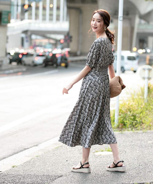 Andemiu(アンデミュウ)の「ガラフロントオープンワンピース235188(ワンピース・レディース・ネイビー/ライトベージュ・FREE)」の20枚目の写真