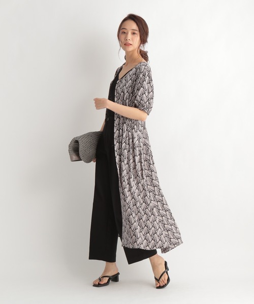 Andemiu(アンデミュウ)の「ガラフロントオープンワンピース235188(ワンピース・レディース・ネイビー/ライトベージュ・FREE)」の6枚目の写真