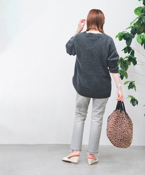 JOURNAL STANDARD（ジャーナルスタンダード）の「AQUA Vネックワイドプルオーバー◆（ニット/セーター・レディース・グレー/ホワイト/ブルー/ブラウン・FREE）」の20枚目の写真