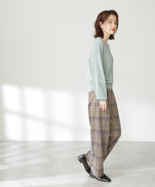 N.（N. Natural Beauty Basic）（エヌエヌナチュラルビューティーベーシック）の「◆ウールベーシック総針Ｖネックニット（ニット/セーター・レディース・ブラック/グレー/オートミール/ライトグリーン/ブルー/パープル/ダークパープル/グリーン・MEDIUM）」の18枚目の写真