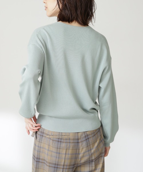 N.（N. Natural Beauty Basic）（エヌエヌナチュラルビューティーベーシック）の「◆ウールベーシック総針Ｖネックニット（ニット/セーター・レディース・ブラック/グレー/オートミール/ライトグリーン/ブルー/パープル/ダークパープル/グリーン・MEDIUM）」の11枚目の写真