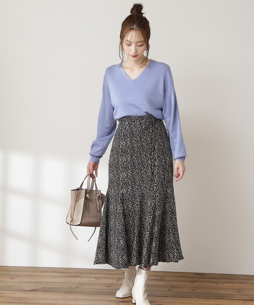 N.（N. Natural Beauty Basic）（エヌエヌナチュラルビューティーベーシック）の「◆ウールベーシック総針Ｖネックニット（ニット/セーター・レディース・ブラック/グレー/オートミール/ライトグリーン/ブルー/パープル/ダークパープル/グリーン・MEDIUM）」の20枚目の写真