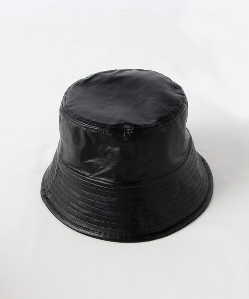 fredy emue（フレディエミュ）の「【LE VERNIS/ルベルニ】フェイクレザーリバーシブルハット（ハット・レディース・ブラック/カーキ/ベージュ・FREE）」の2枚目の写真