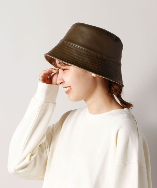 fredy emue（フレディエミュ）の「【LE VERNIS/ルベルニ】フェイクレザーリバーシブルハット（ハット・レディース・ブラック/カーキ/ベージュ・FREE）」の5枚目の写真