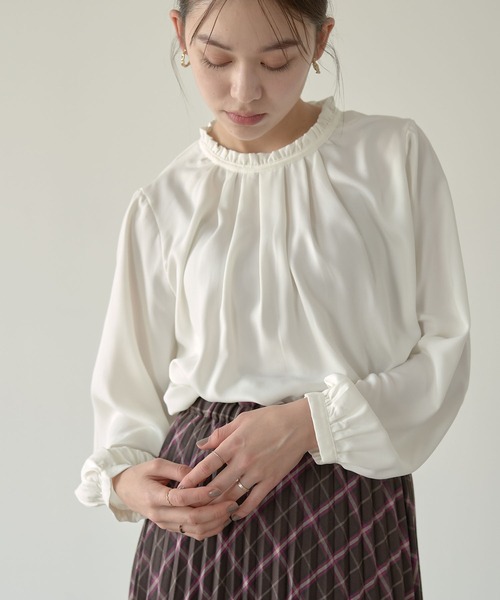 earth music&ecology（アースミュージックアンドエコロジー）の「とろみ2wayブラウス ＊（シャツ/ブラウス・レディース・ブラック/オフホワイト/ピンク/ミント/その他14/ライトベージュ・FREE）」の2枚目の写真