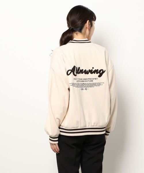 aimoha（アイモハ）の「ユニセックスゆったりブルゾン（スタジャン・レディース・ベージュ/ネイビー・FREE）」の5枚目の写真