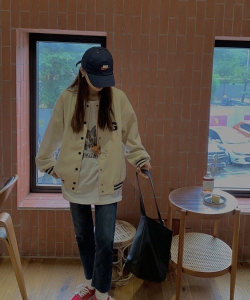 aimoha（アイモハ）の「ユニセックスゆったりブルゾン（スタジャン・レディース・ベージュ/ネイビー・FREE）」の18枚目の写真