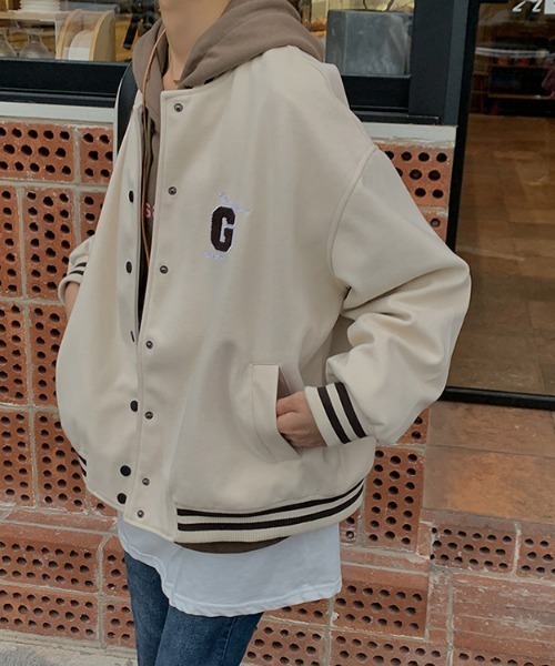 aimoha（アイモハ）の「ユニセックスゆったりブルゾン（スタジャン・レディース・ベージュ/ネイビー・FREE）」の9枚目の写真