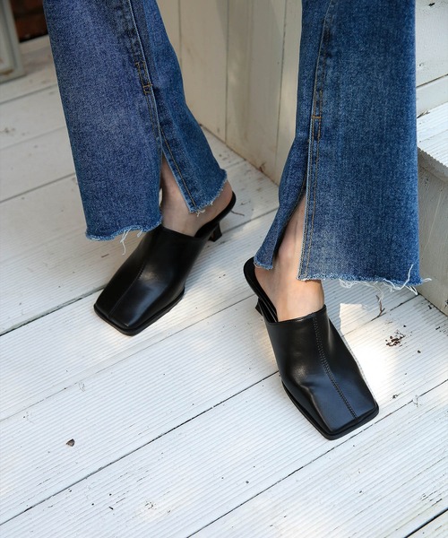 UNE MANSION(ユヌマンション)の「スリットブーツカットデニムパンツ(デニムパンツ・レディース・ブラック/ブルー・SMALL/MEDIUM/LARGE)」の3枚目の写真